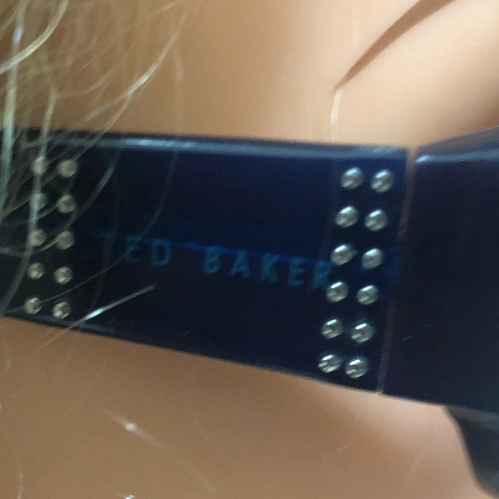 Ted Baker purple sunglasses with a cute design - Picture 4 of 8